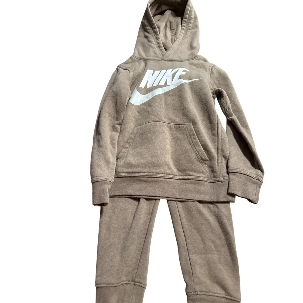 Nike Kids Hoodie Pullover Sweatshirt Casual Activewear Comfy Brown